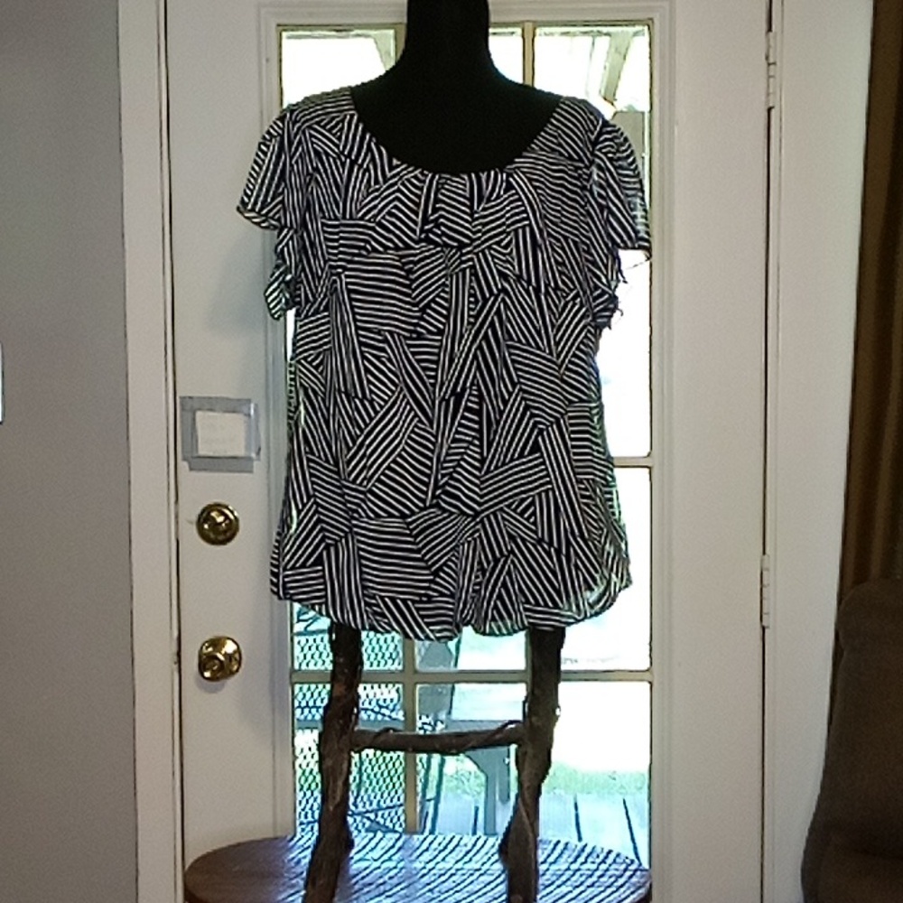 3/$25 Stylish Blue & White Women's Blouse By Dress Barn Size 18